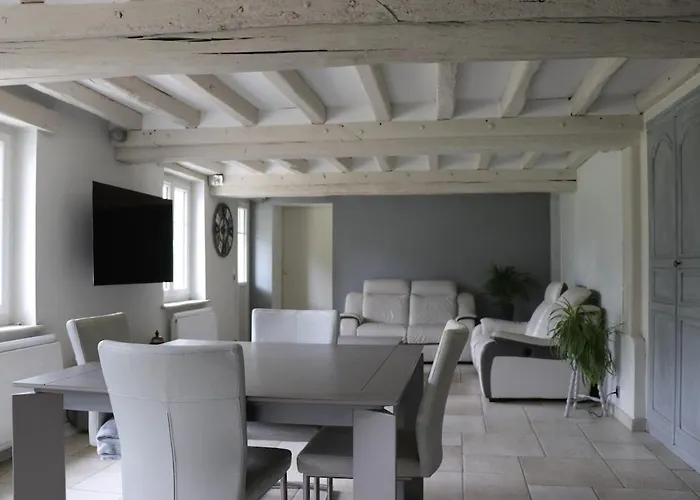 Дом отдыха Family Of 5 Bedrooms Coquainvilliers